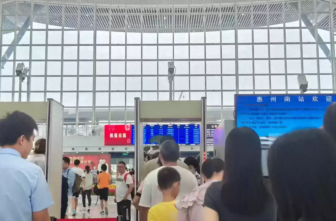 惠州南站VS深圳站：客流差异与广告价值终极对决