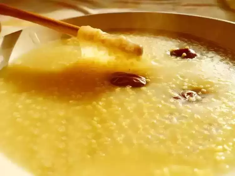 夏日没胃口？一碗米脂小米粥，瞬间开胃又养颜！