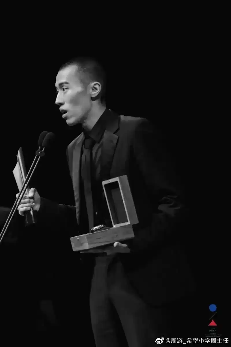 从广告男孩到影坛野马：周游的逆袭传奇