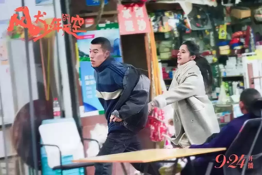 从广告男孩到影坛野马：周游的逆袭传奇