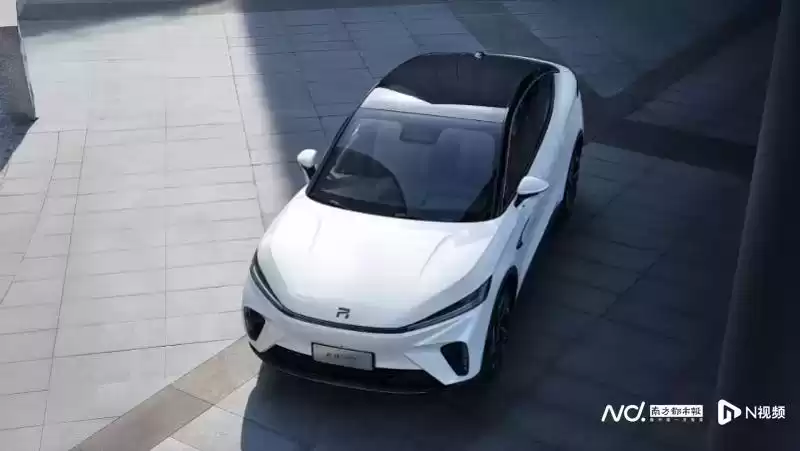 飞凡R7楼宇广告刷屏：揭秘“与其WHY不如选飞凡”的爆款密码