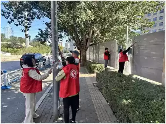 金海社区雷霆出击：志愿者大军横扫野广告，城市颜值飙升！