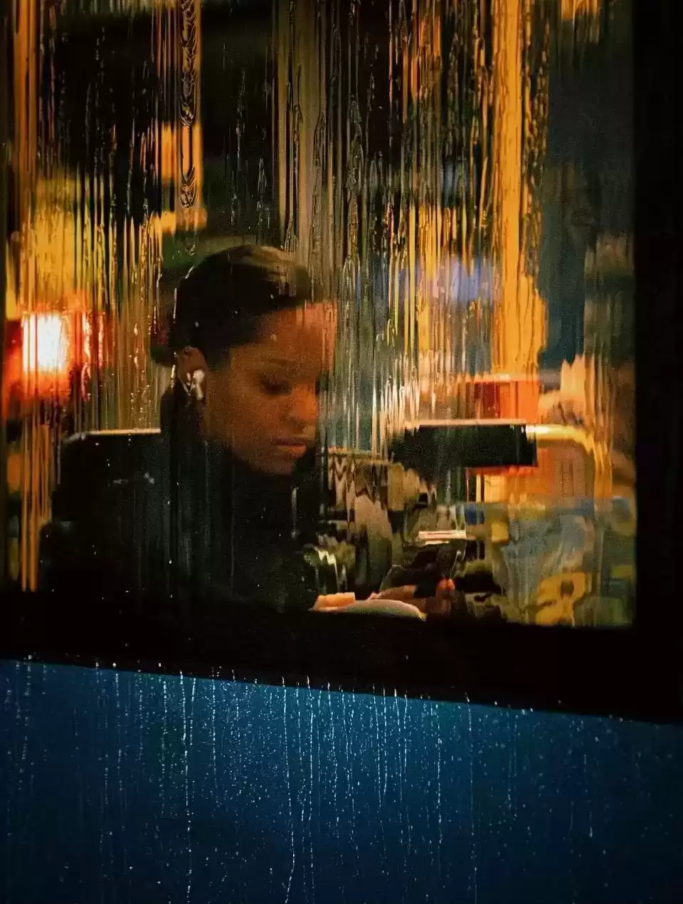 橱窗摄影魔法：瞬间点燃你的街头灵感！